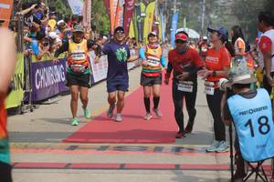 BIB: 4084
                            <button type="button" onclick="openModal(8250886)" class="btn btn-primary btn-sm float-right btn-popup" data-toggle="modal" data-target=".modal-high-quality">
                        <i class="fas fa-shopping-cart"></i> Add to Cart
                    </button>
                                            <button type="button" onclick="isThisMe(8250886, true)" class="btn btn-success btn-sm float-right btn-popup btn-isme hidden" data-toggle="tooltip" data-placement="bottom" title="นี่คือรูปของคุณใช่ไหม คลิกที่นี่เพื่อเอาเข้าอัลบั้ม">
                        <i class="fas fa-plus"></i> Add to album
                    </button>
                    <button type="button" onclick="isThisMe(8250886, false)" class="btn btn-warning btn-sm float-right btn-popup btn-isnotme hidden">
                        <i class="fas fa-ban"></i> Remove from album
                    </button>